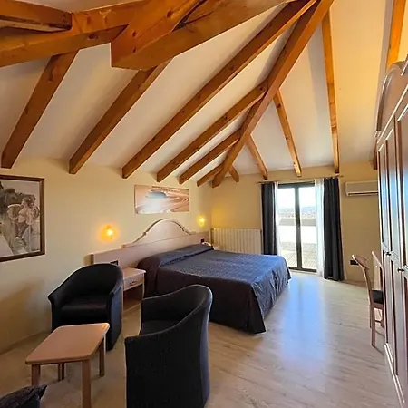 Hotel Lo Scoiattolo Massino Visconti
