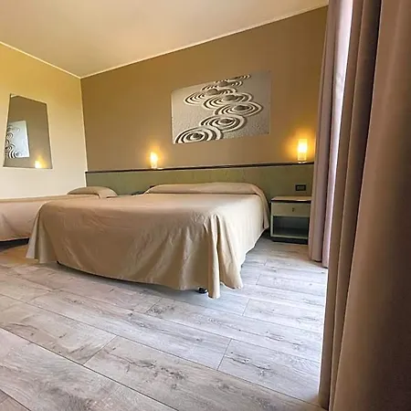 Hotel Lo Scoiattolo Massino Visconti