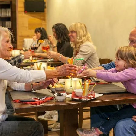 Ξενοδοχείο Lo Scoiattolo 3*