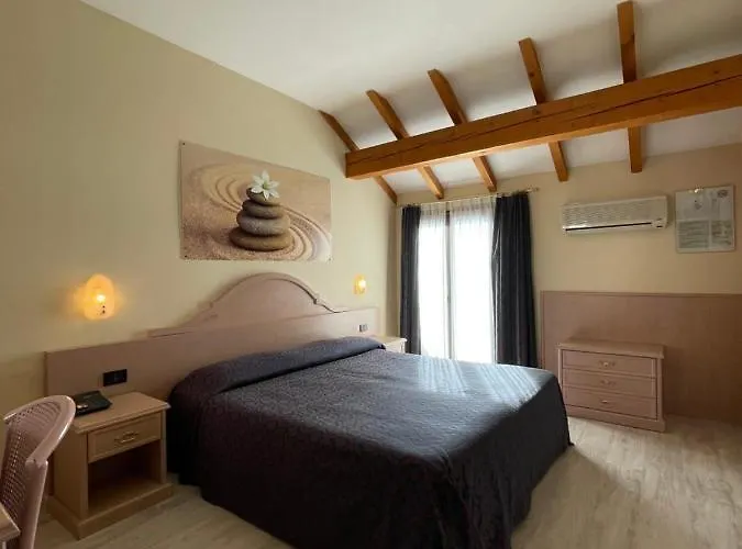 罗思澄堂勒酒店 3*