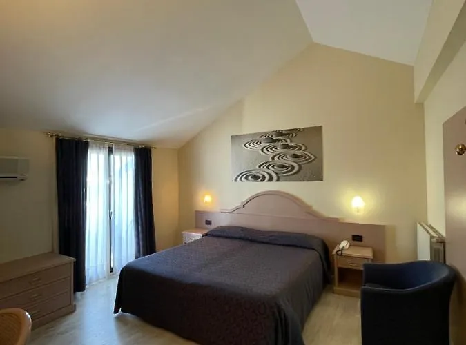 罗思澄堂勒酒店 3*