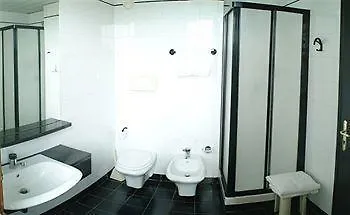 罗思澄堂勒酒店 3*