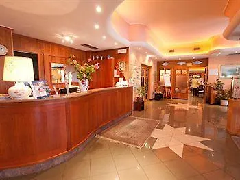 罗思澄堂勒酒店 3* 马斯诺维斯康蒂