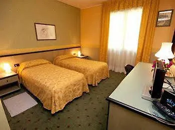 罗思澄堂勒酒店 3* 马斯诺维斯康蒂